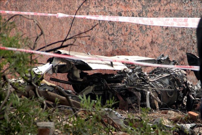 Un avion de la Marine chinoise s’écrase sur une usine
